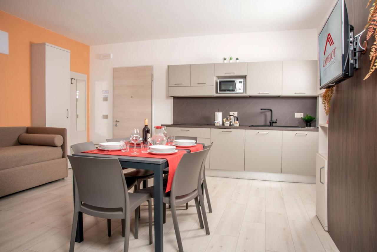Camelot Red - Appartamenti Верона Экстерьер фото